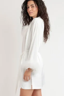 Robe curta acetinada penas marabu noiva