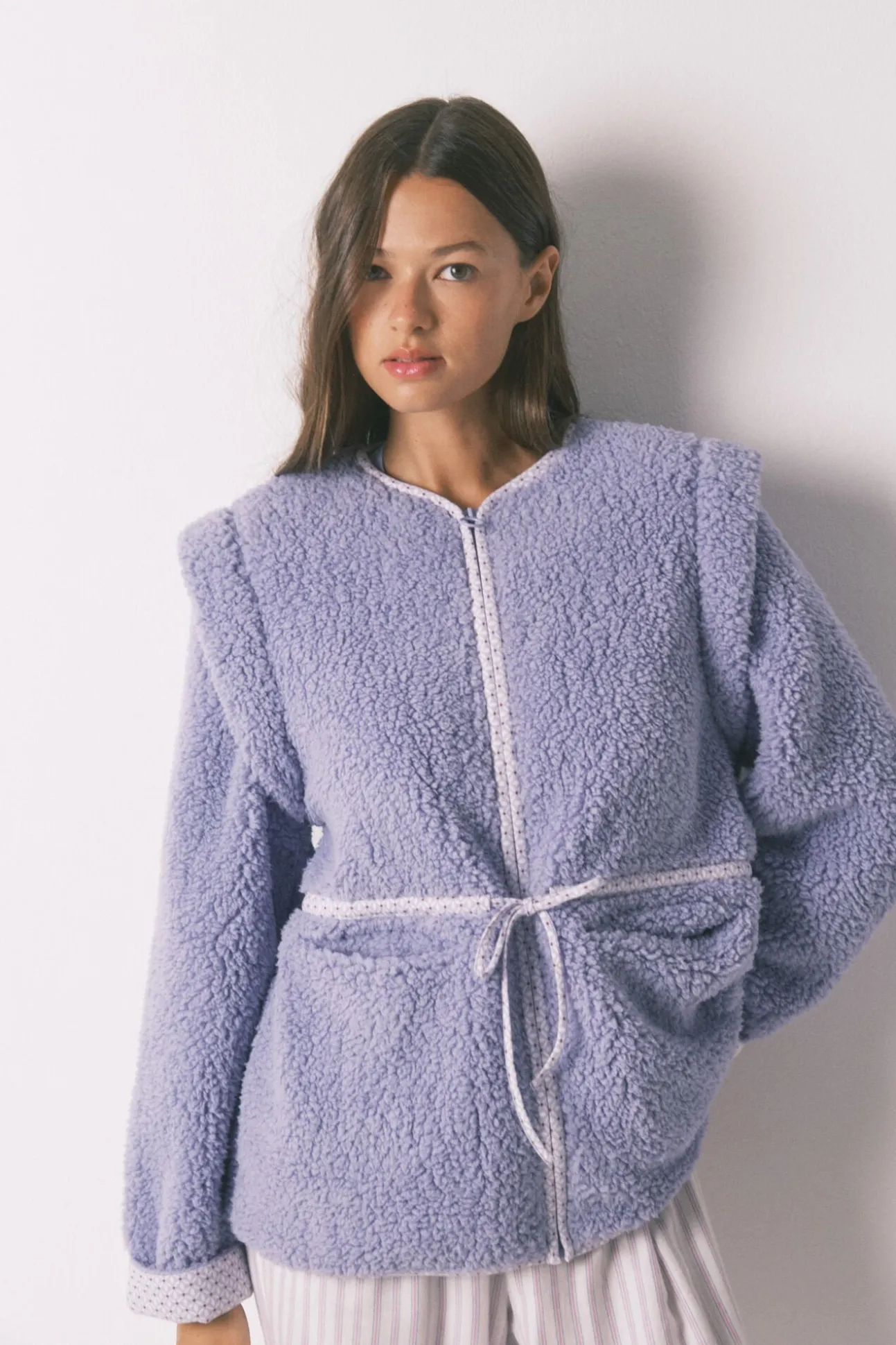 Robe curto de pele de borrego lilás