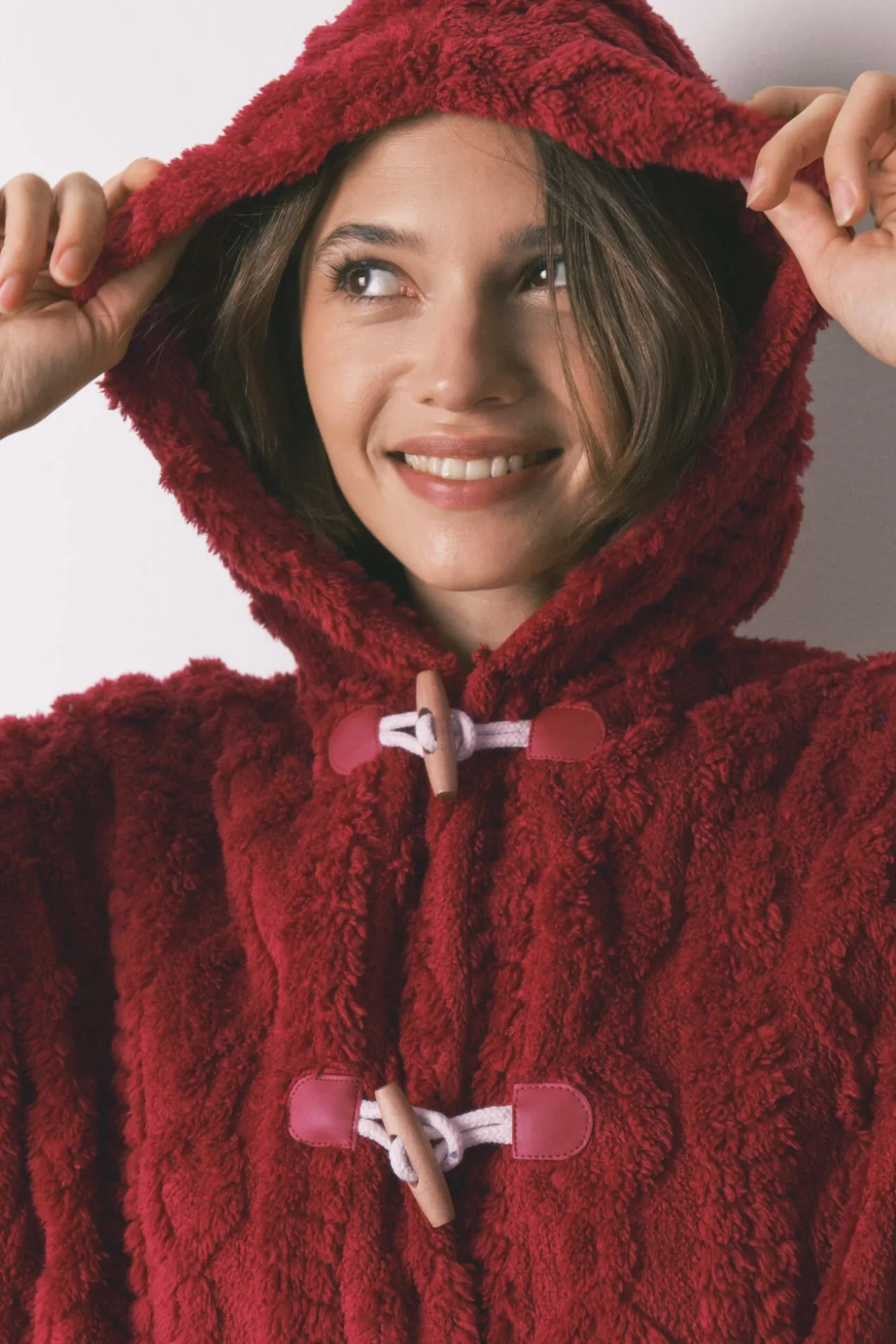 Robe curto polar com capuz suave vermelho