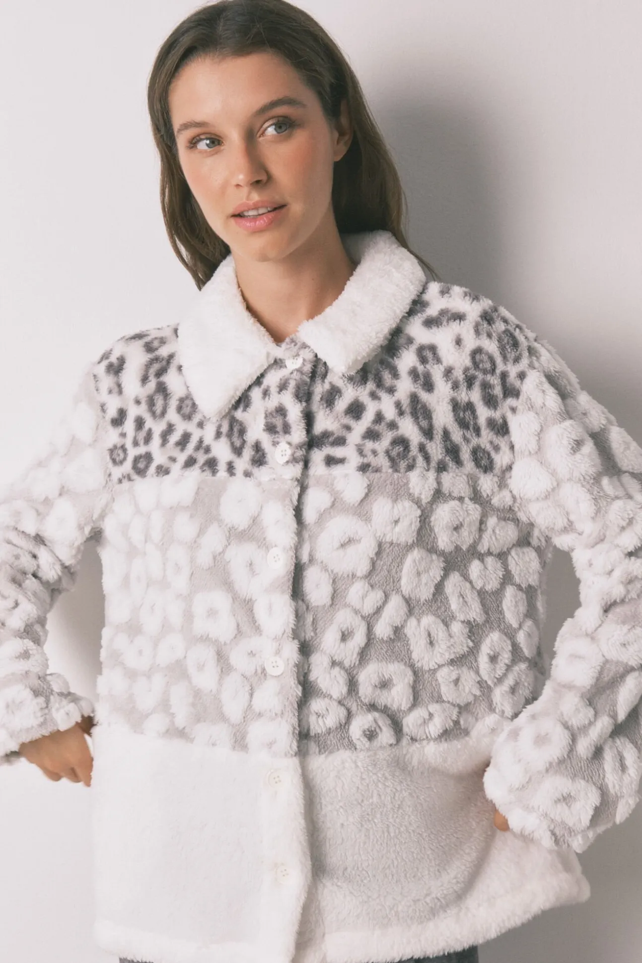 Robe curto tricolor animal print em borrego