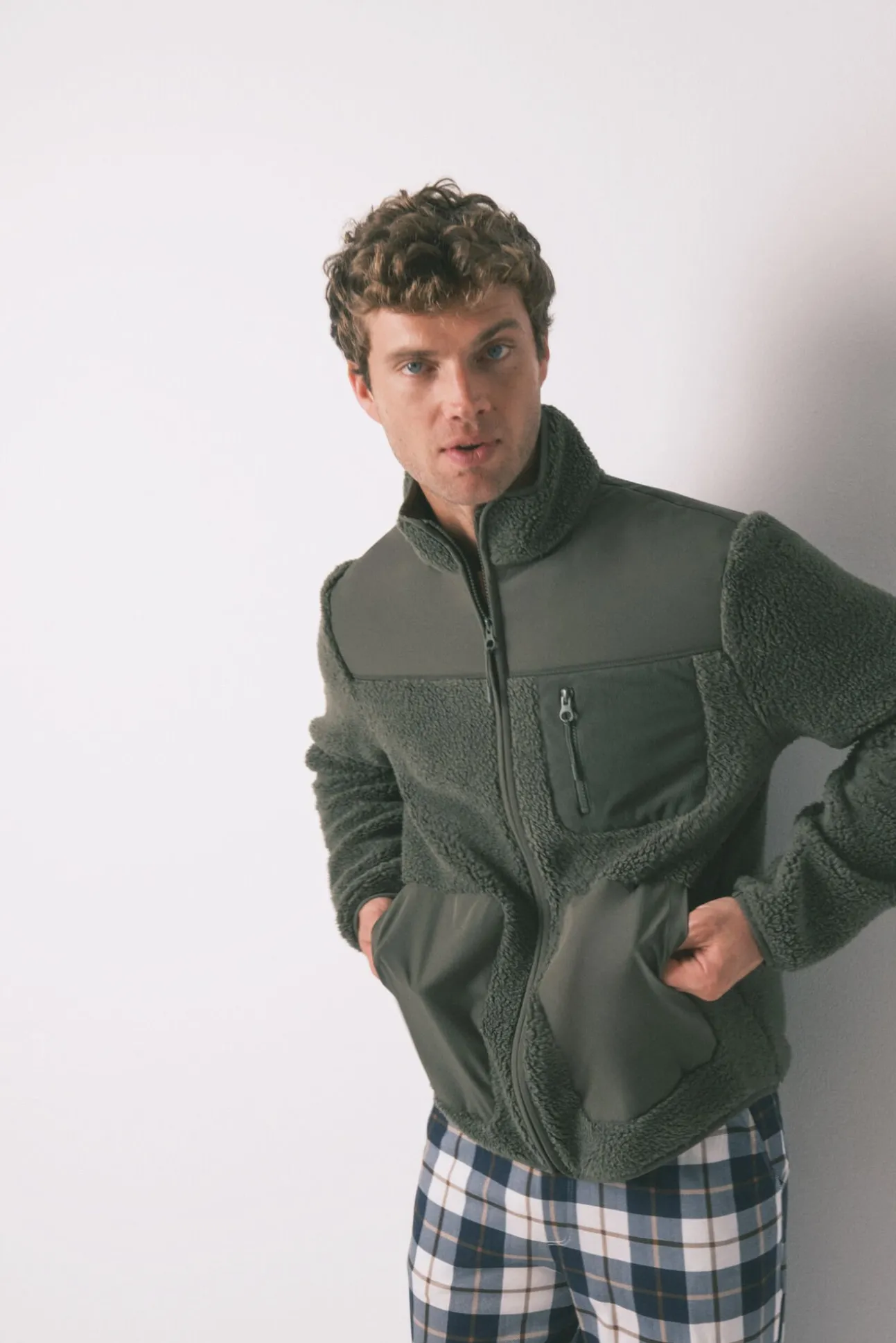 Robe curto verde de borrego masculino