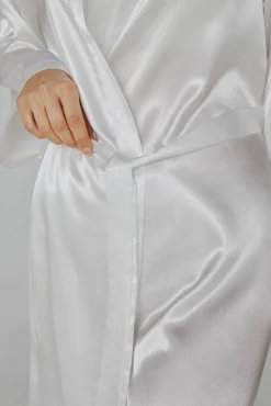 Robe de mulher Ivette Bridal curto de cetim em branco