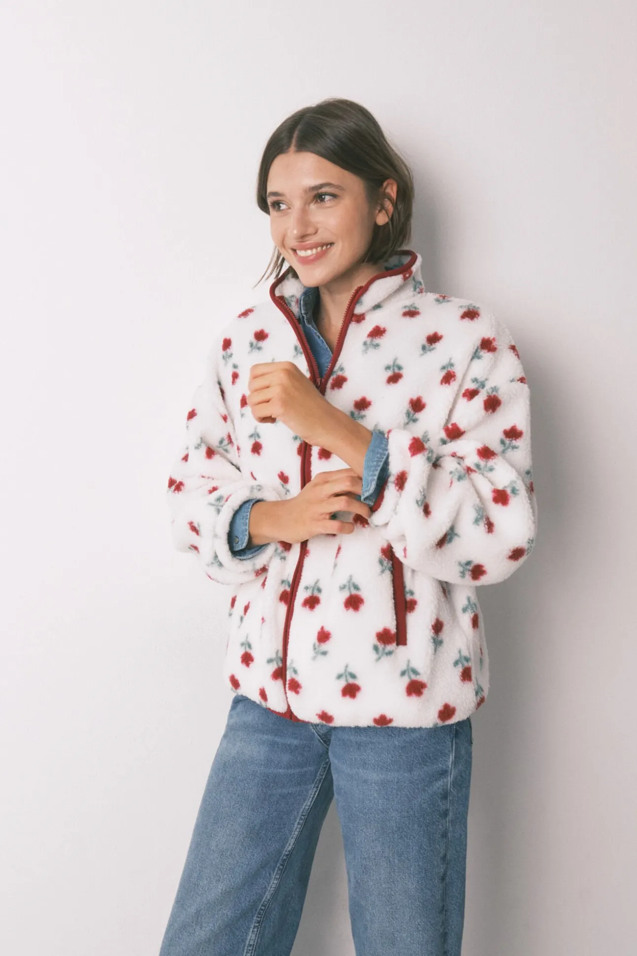 Robe estilo túnica de pelo branco com flores