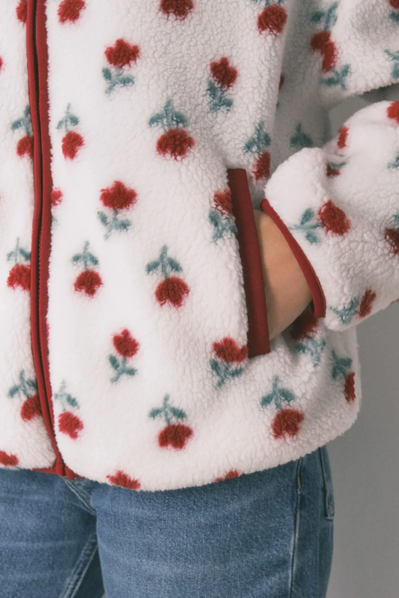 Robe estilo túnica de pelo branco com flores