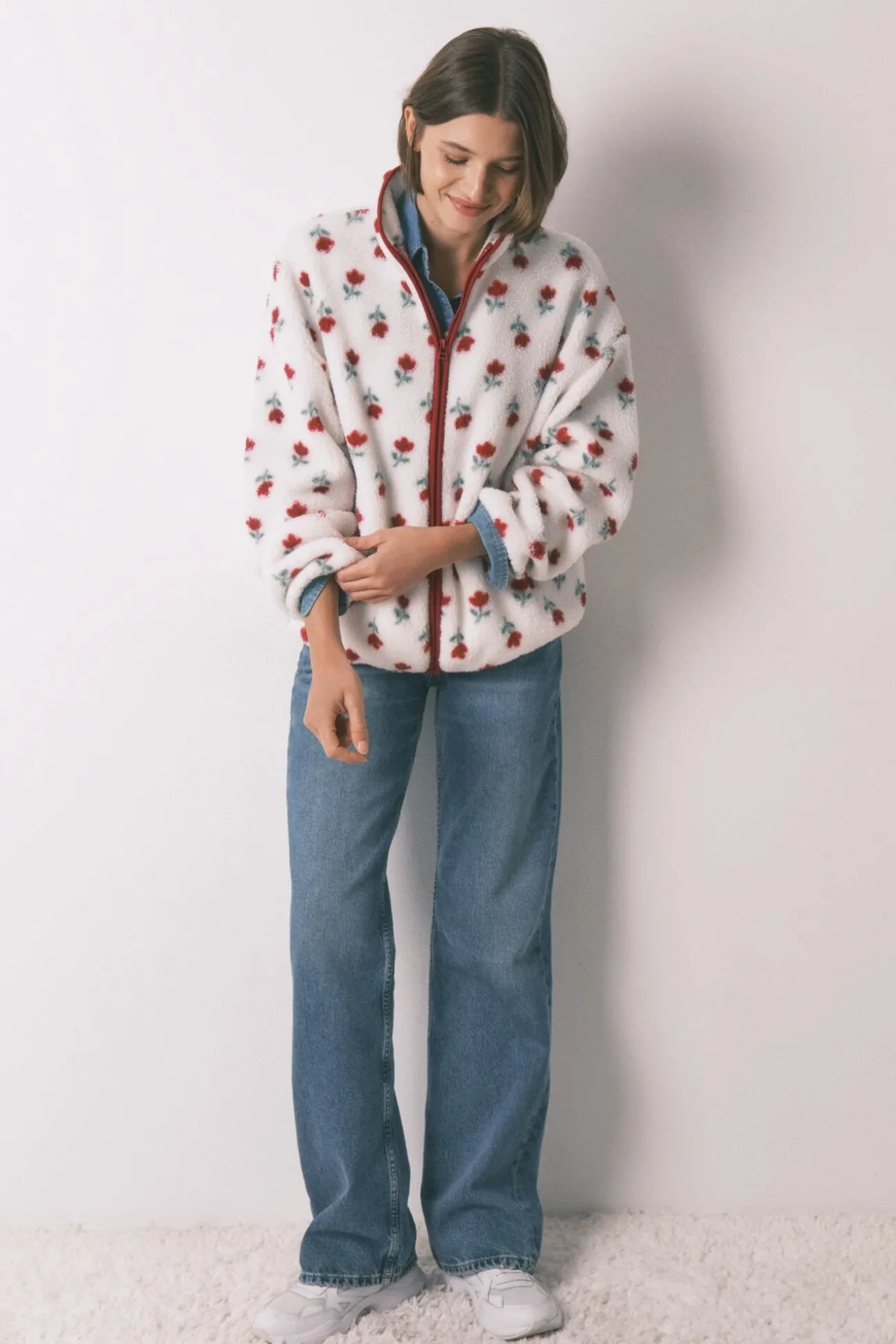 Robe estilo túnica de pelo branco com flores