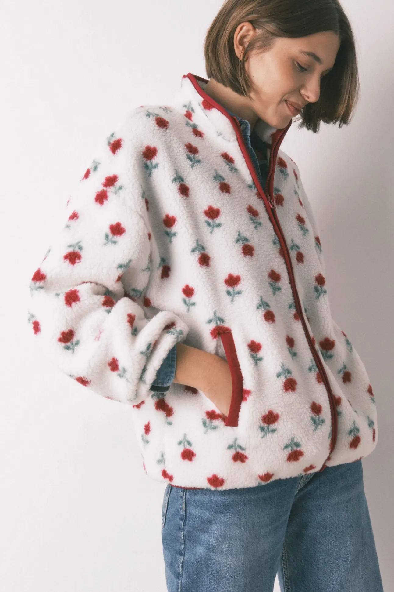 Robe estilo túnica de pelo branco com flores