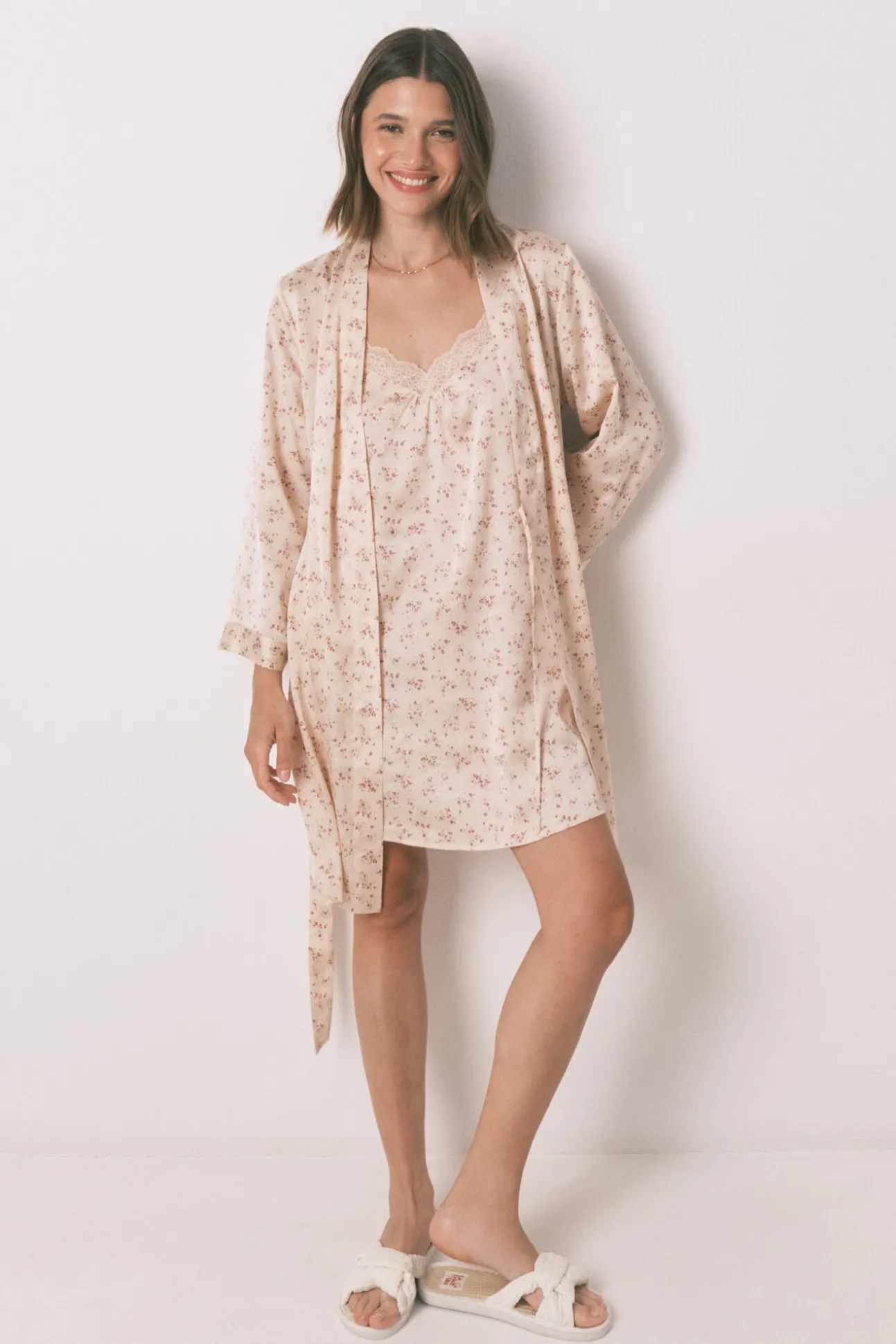 Robe solto de cetim midi com flor rosa