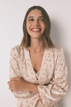 Robe solto de cetim midi com flor rosa