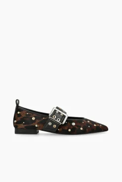 Sabrinas de couro com tachas