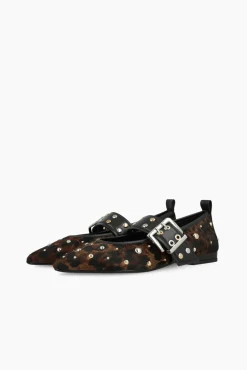 Sabrinas de couro com tachas