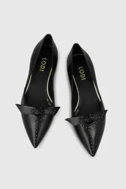Sabrinas em couro e tachas