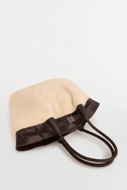 Saco de compras combinado em pele de carneiro