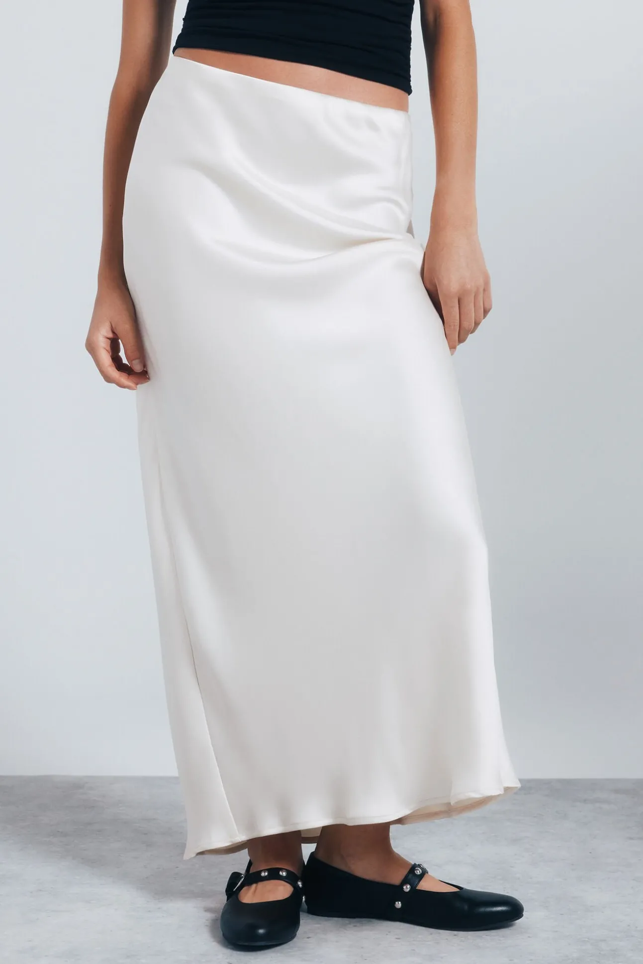 Saia midi acetinada