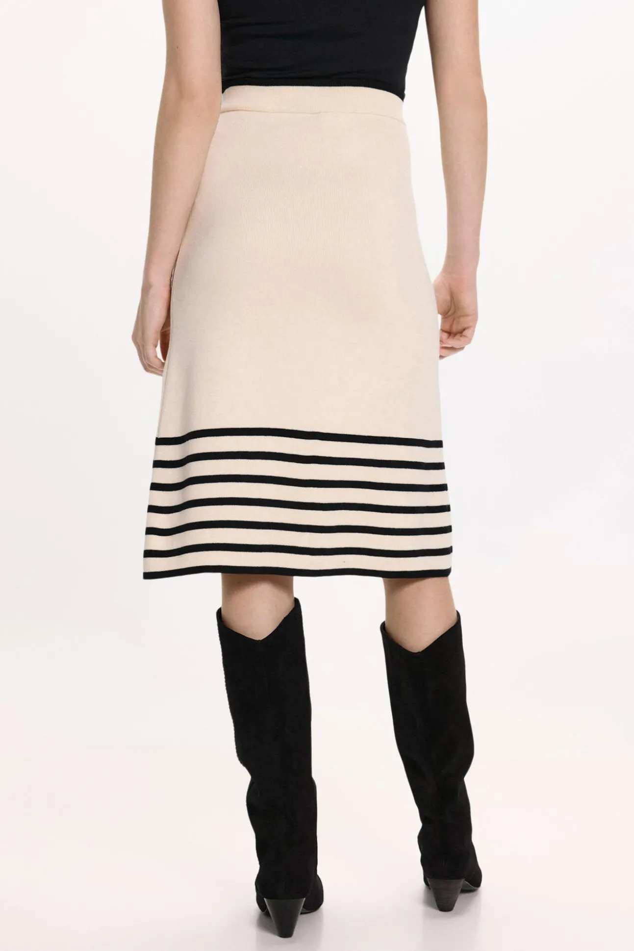 Saia midi de malha com viscose