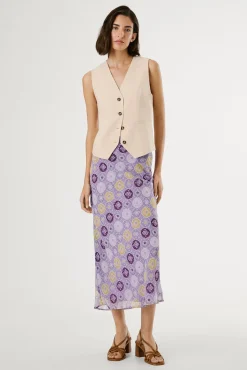 Saia midi esvoaçante com estampado.