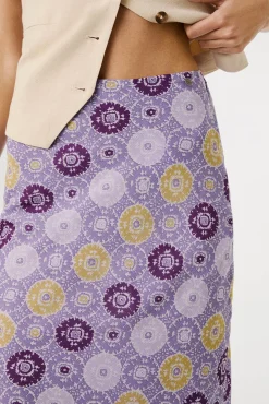 Saia midi esvoaçante com estampado.