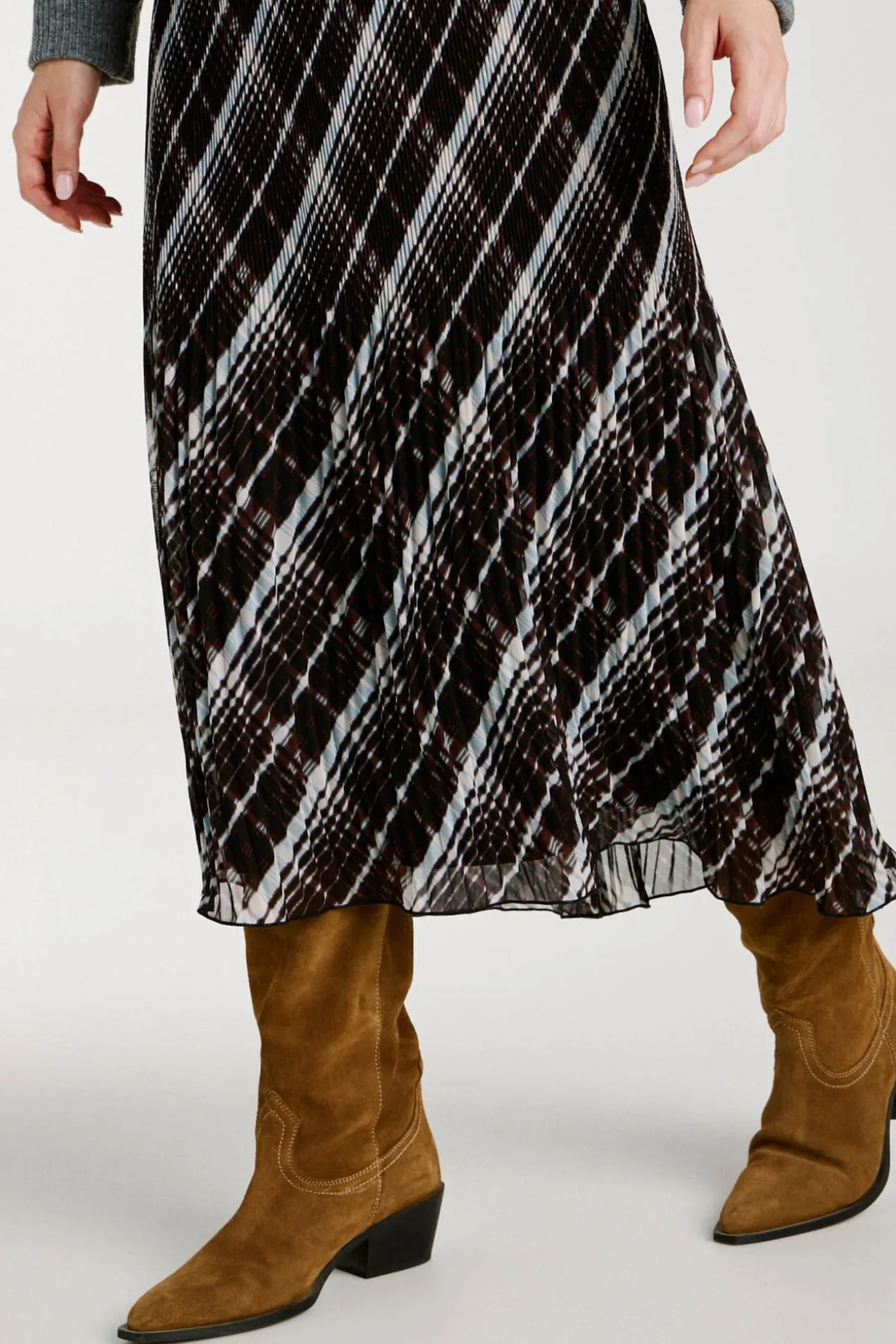 Saia midi plissada de chiffon