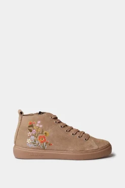 Sapatilha abotinada com detalhes florais