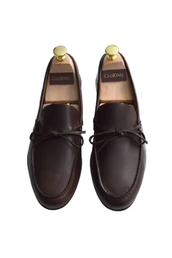 Sapato mocassin com fivela