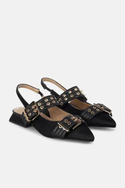 Sapato slingback com fivela larga