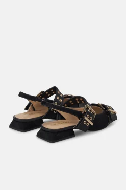 Sapato slingback com fivela larga