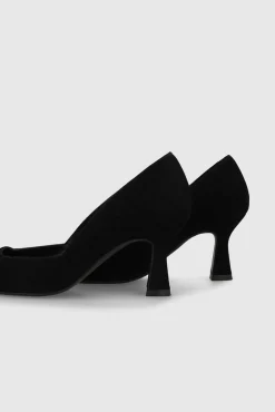 Sapatos de camurça com decote quadrado
