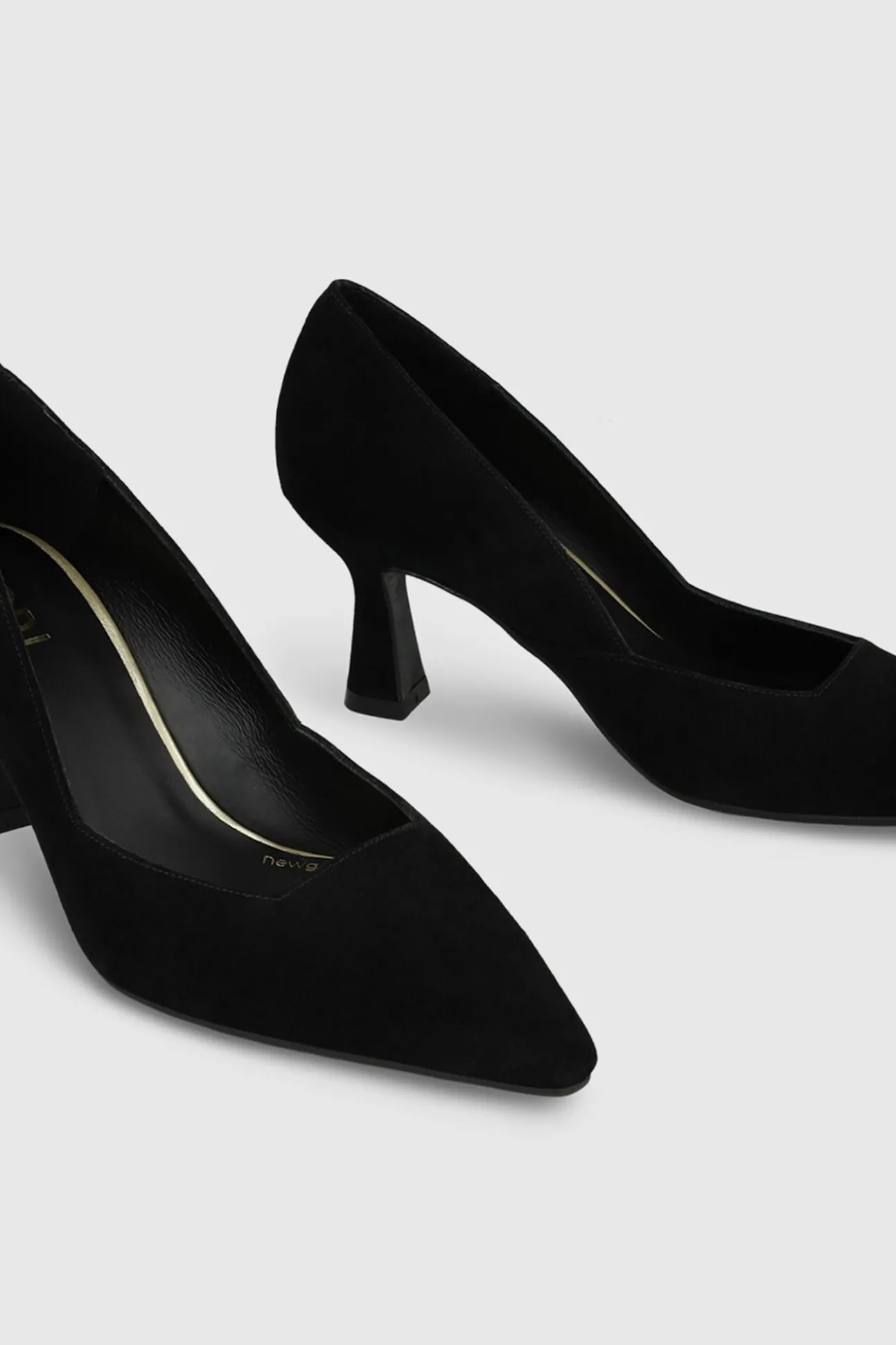 Sapatos de camurça com decote quadrado