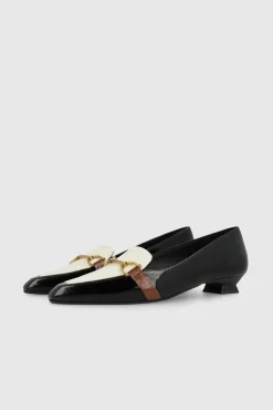 Sapatos de couro envernizado