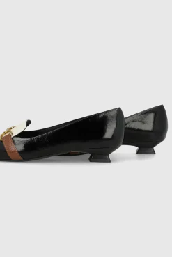 Sapatos de couro envernizado