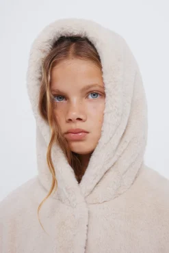 sobretudo de pele de menina