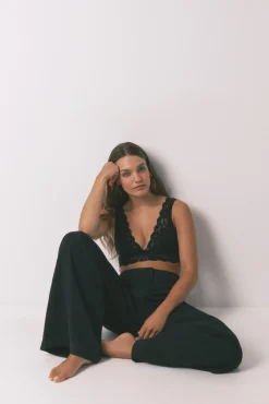 Soutien bralette halter única em renda preta