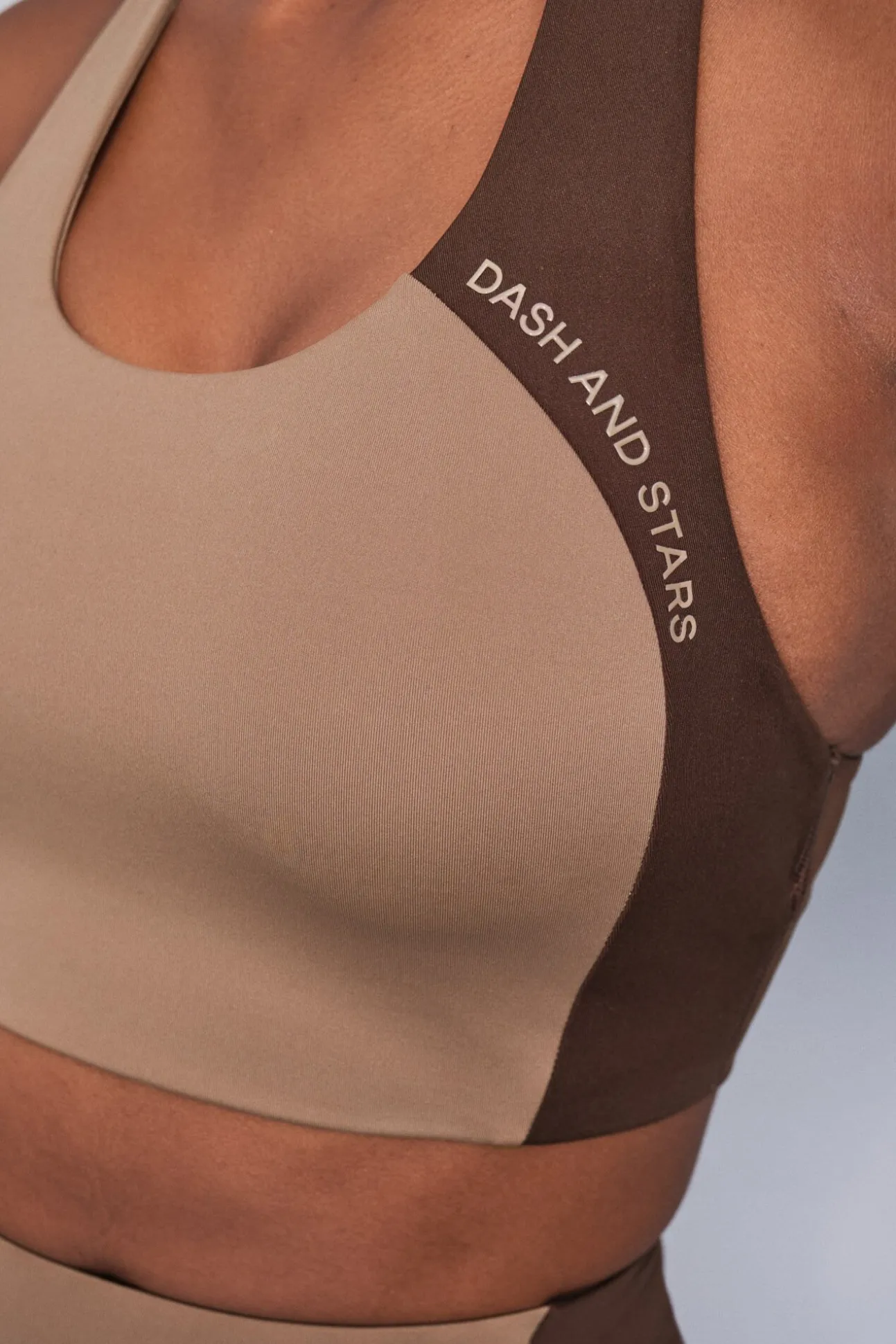 Soutien desportivo 4D STRETCH com blocos de cores