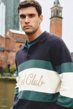Suéter de gola polo com bordado