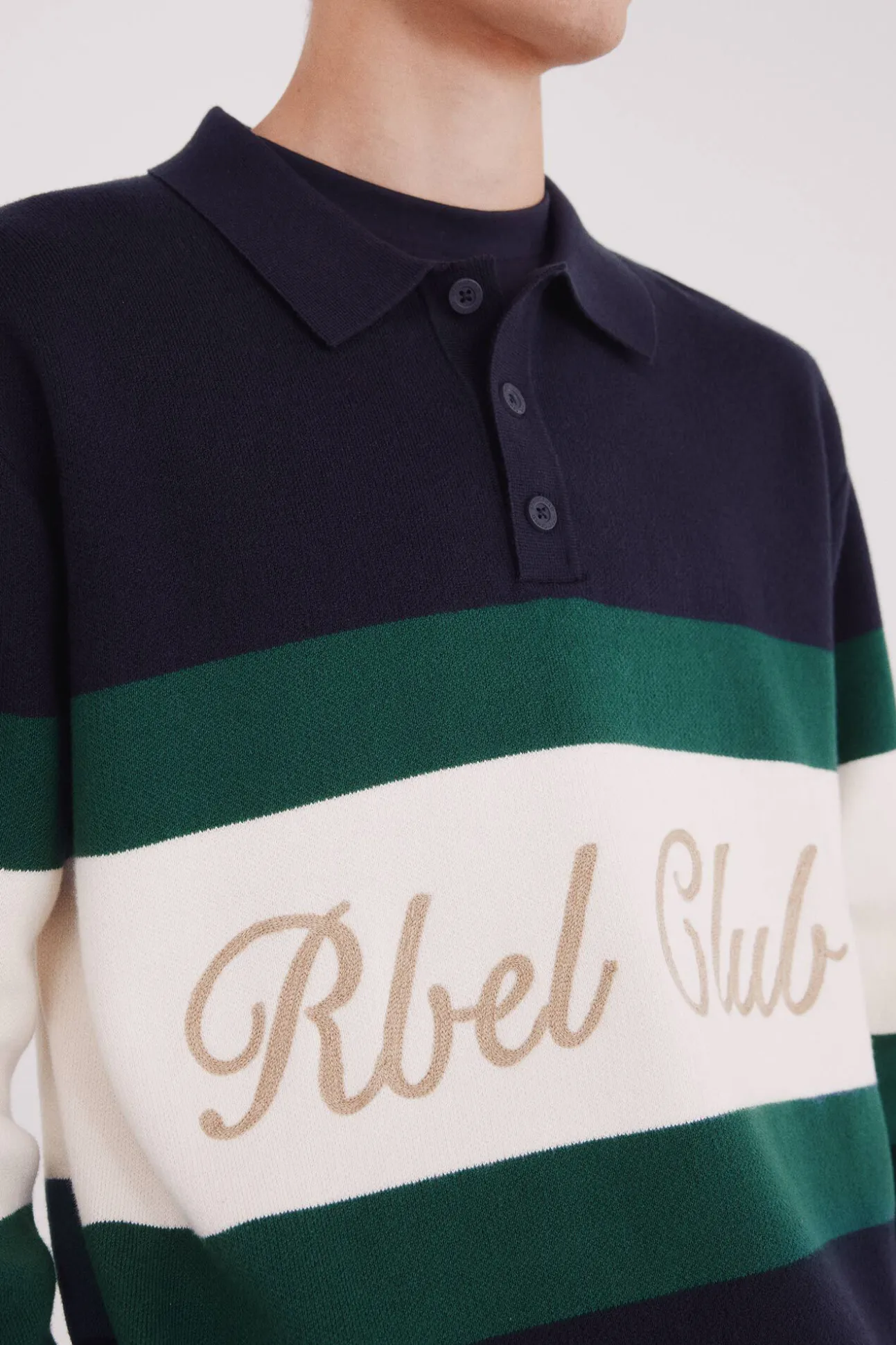 Suéter de gola polo com bordado