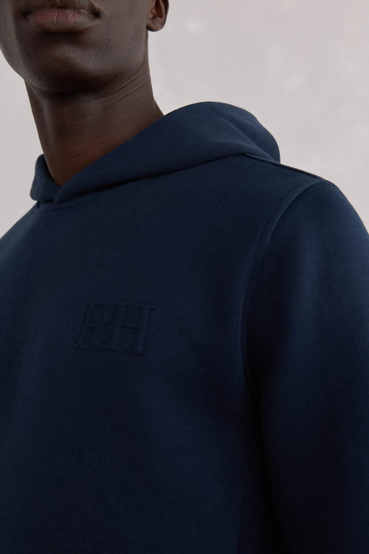 Sweatshirt capuz logo bordado