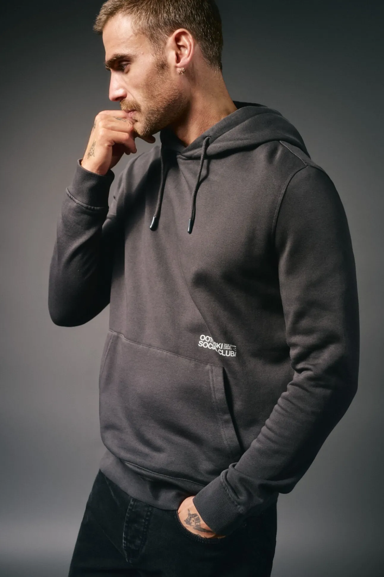 Sweatshirt com capuz