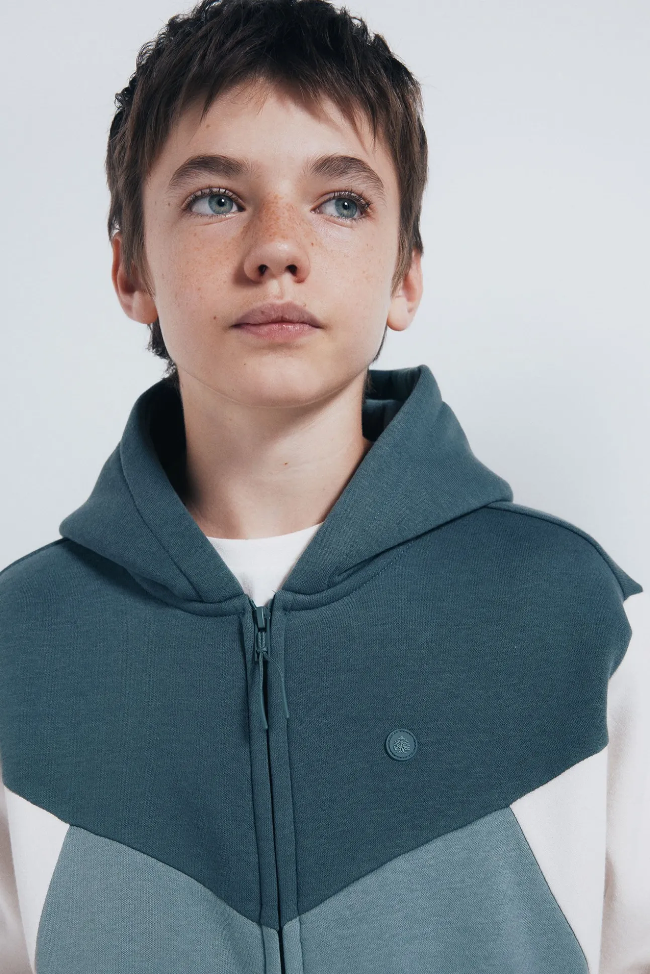 Sweatshirt com capuz para menino