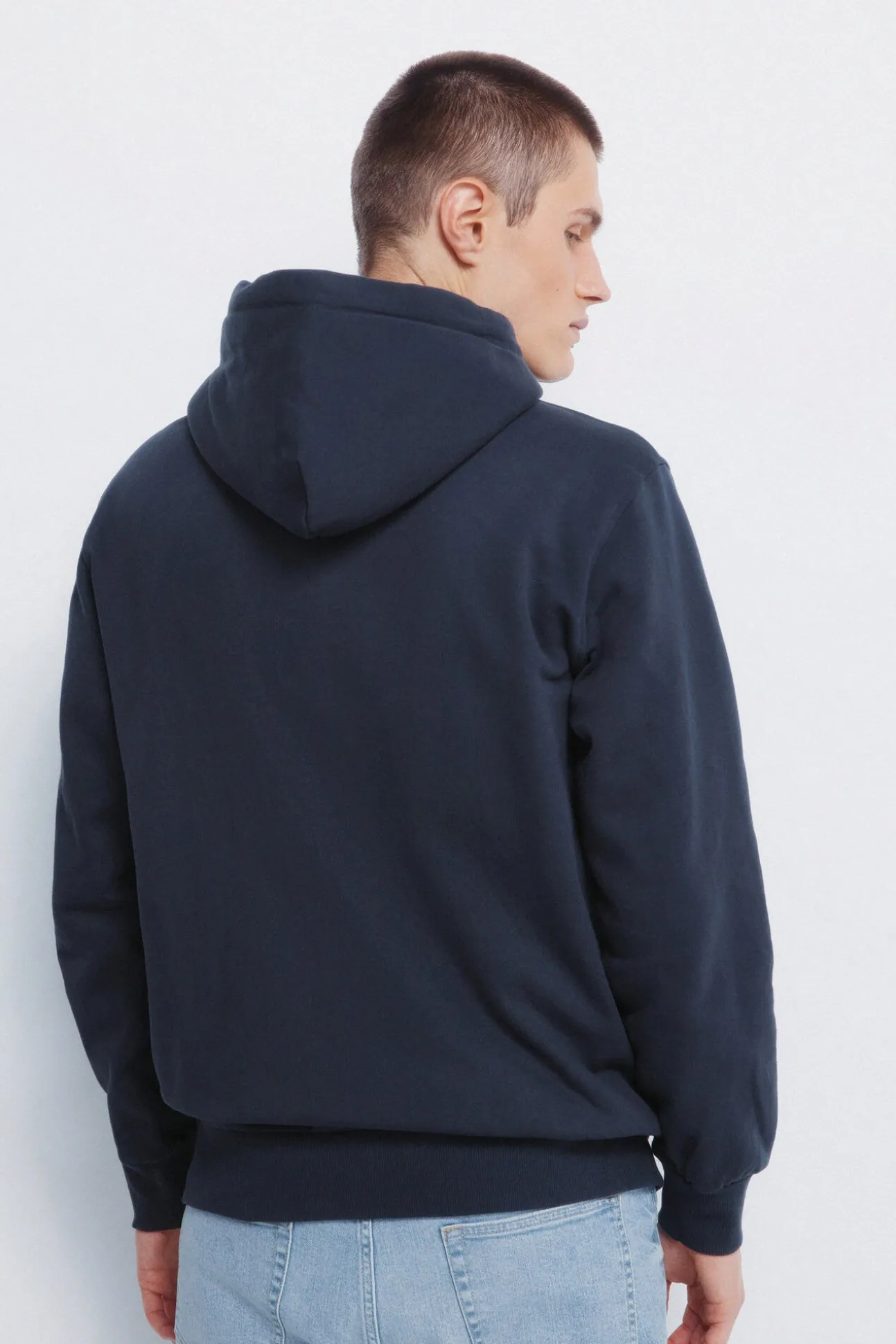 Sweatshirt com fecho-éclair e capuz