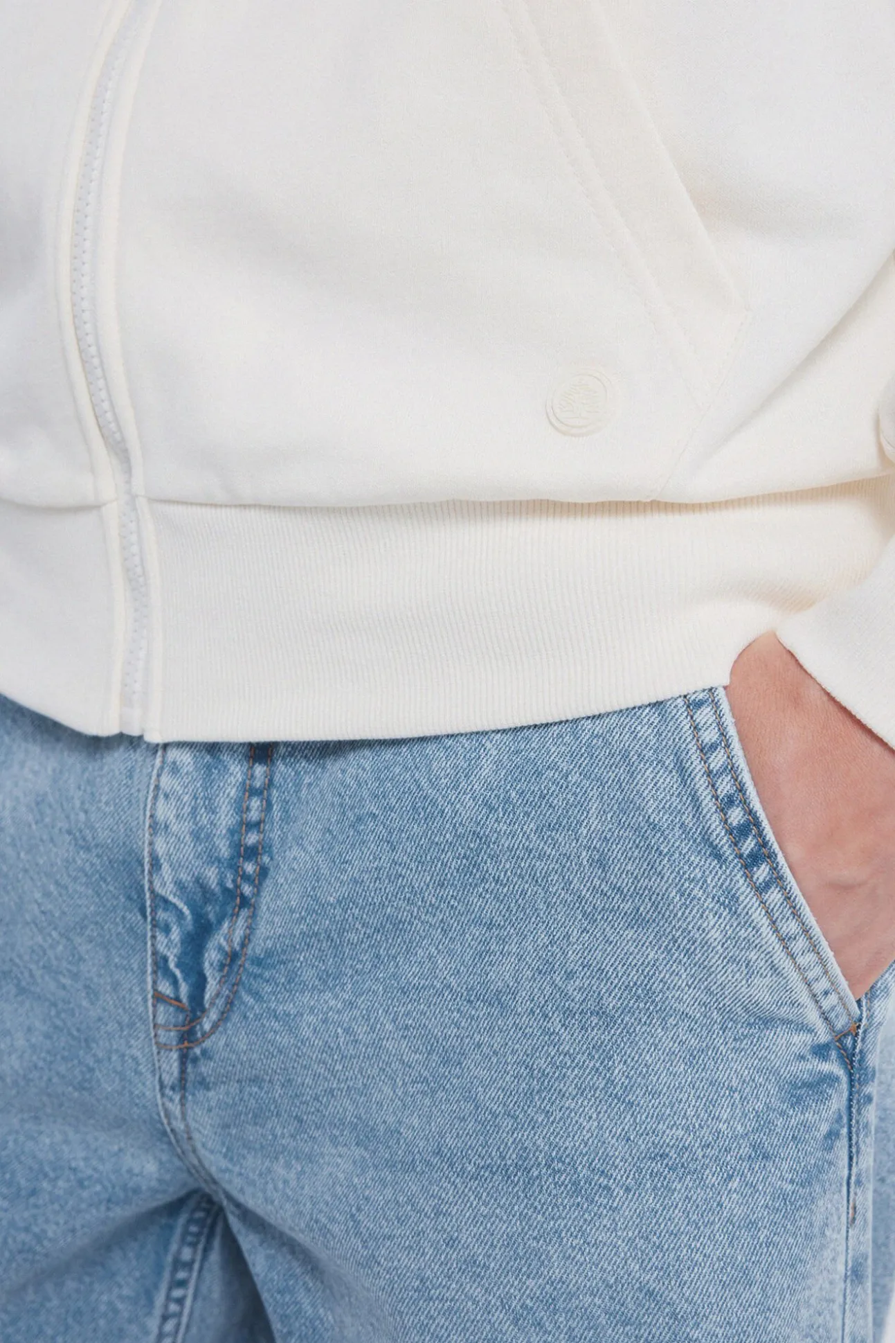 Sweatshirt com fecho-éclair e capuz