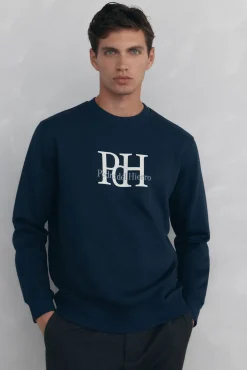 Sweatshirt com gola caixa redonda e logo grande