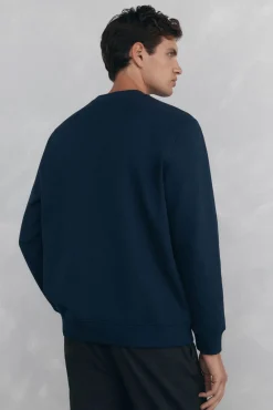 Sweatshirt com gola caixa redonda e logo grande