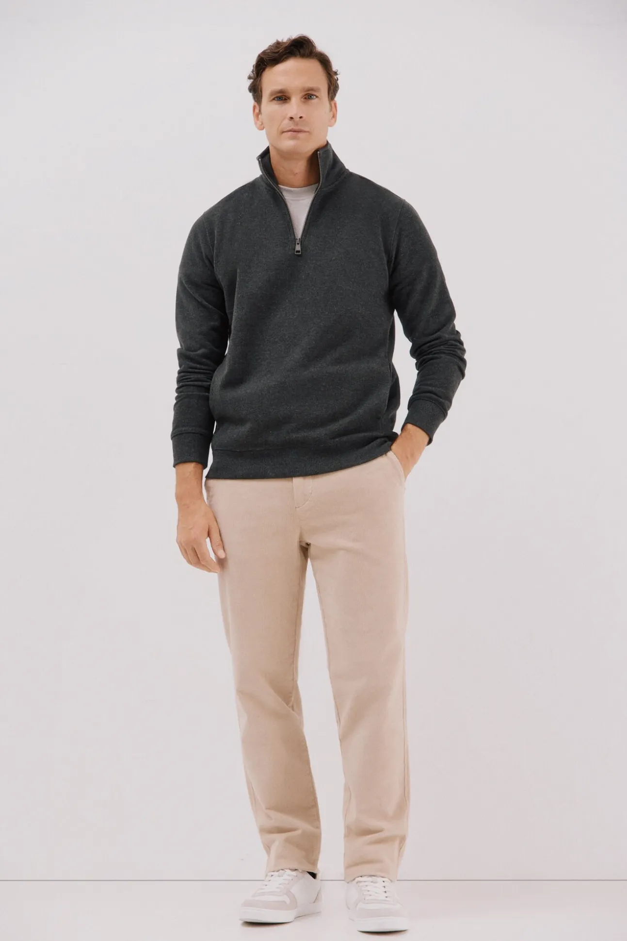 Sweatshirt com gola e fecho-éclair