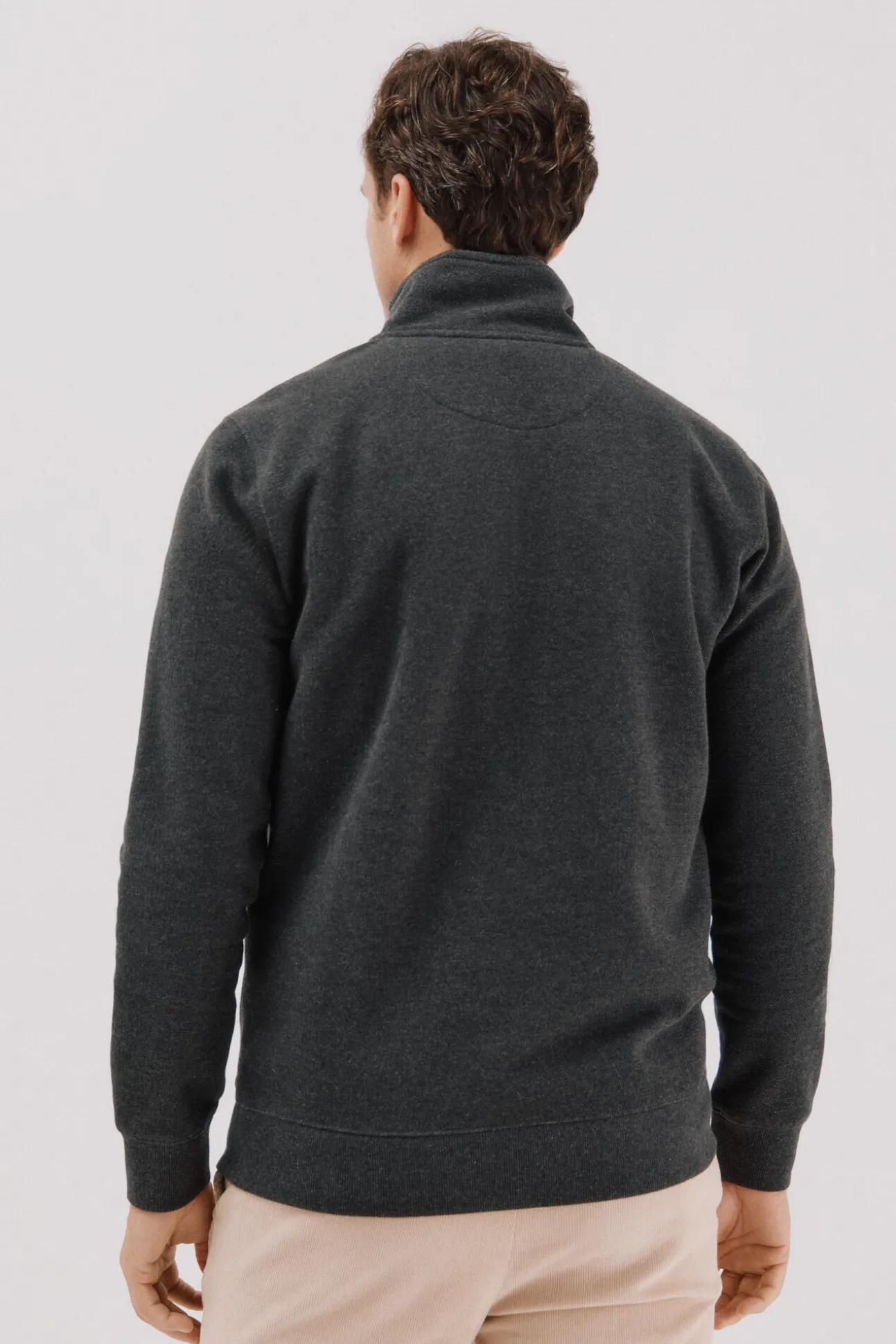 Sweatshirt com gola e fecho-éclair