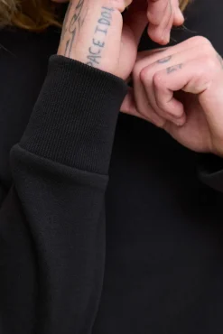 Sweatshirt com logo contrastante