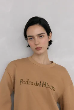 Sweatshirt com logo de strass