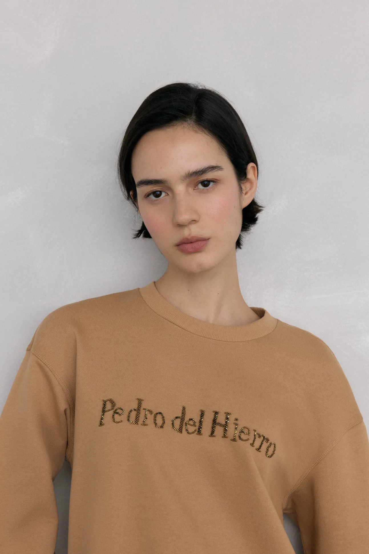 Sweatshirt com logo de strass