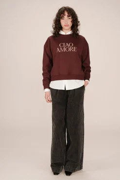Sweatshirt com mensagem em marrom