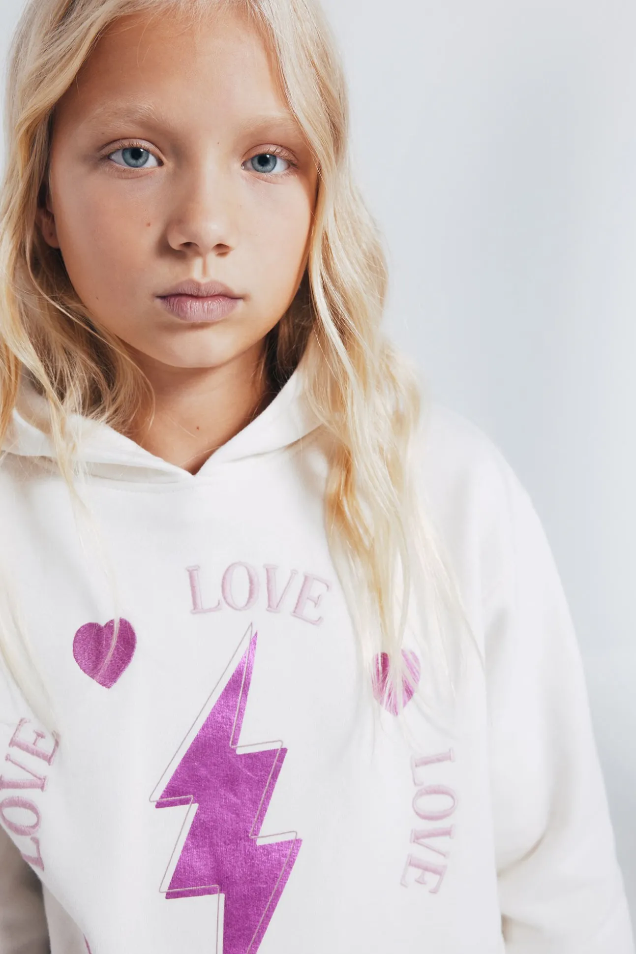 Sweatshirt com zíper para menina.