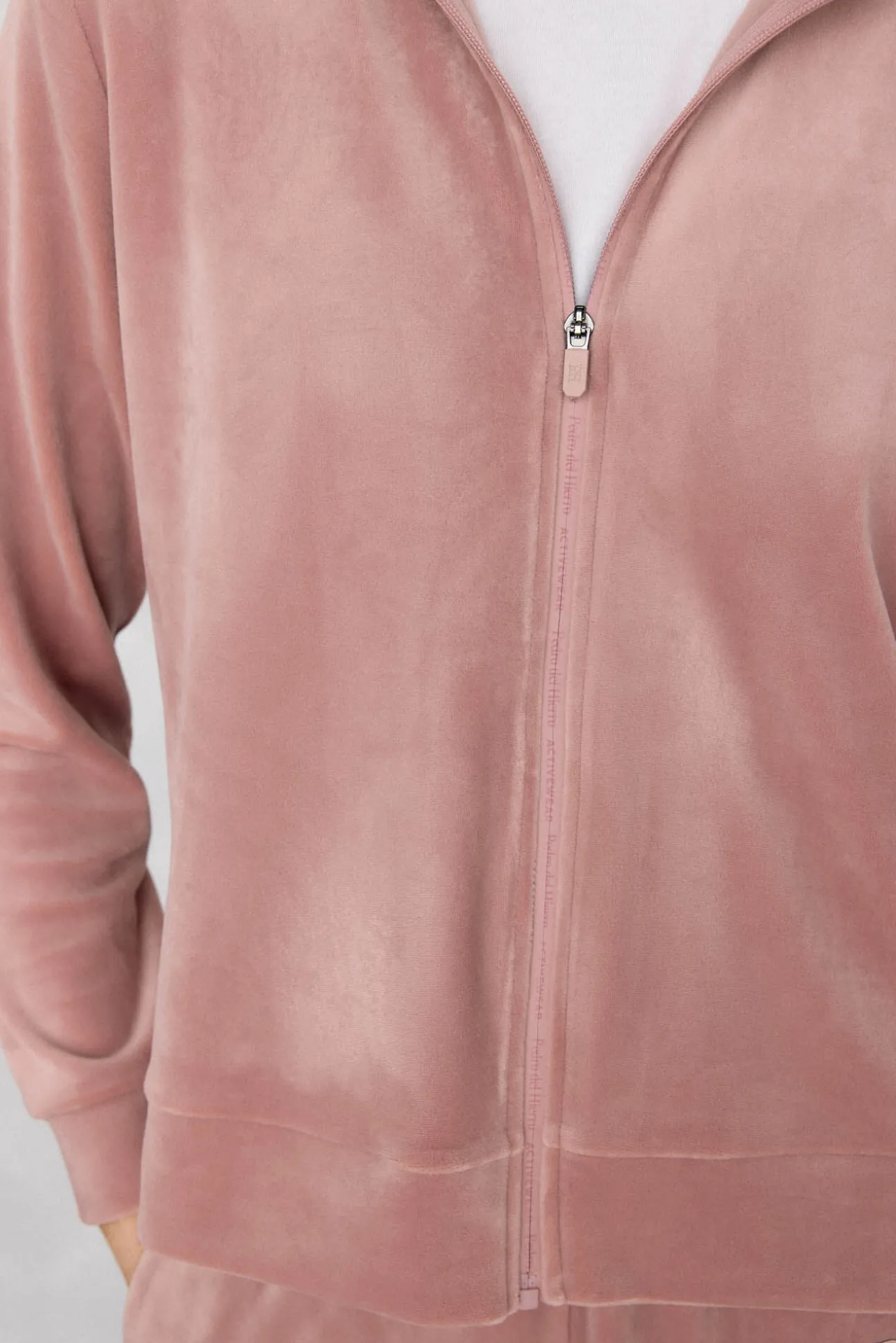 Sweatshirt esportivo com capuz de veludo
