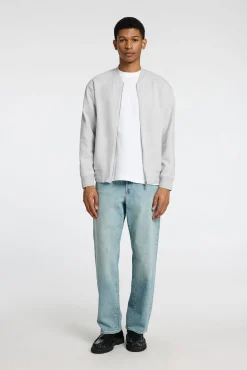 Sweatshirt estilo bomber feito com algodão orgânico